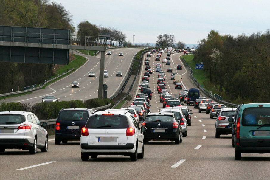 Verkehrsprognose fürs Wochenende: Staustufe Rot 4 der-Autotester