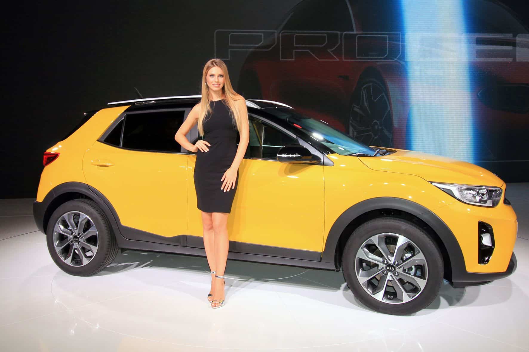 Messe-Girls: Die schönste Seite der IAA 1 der-Autotester