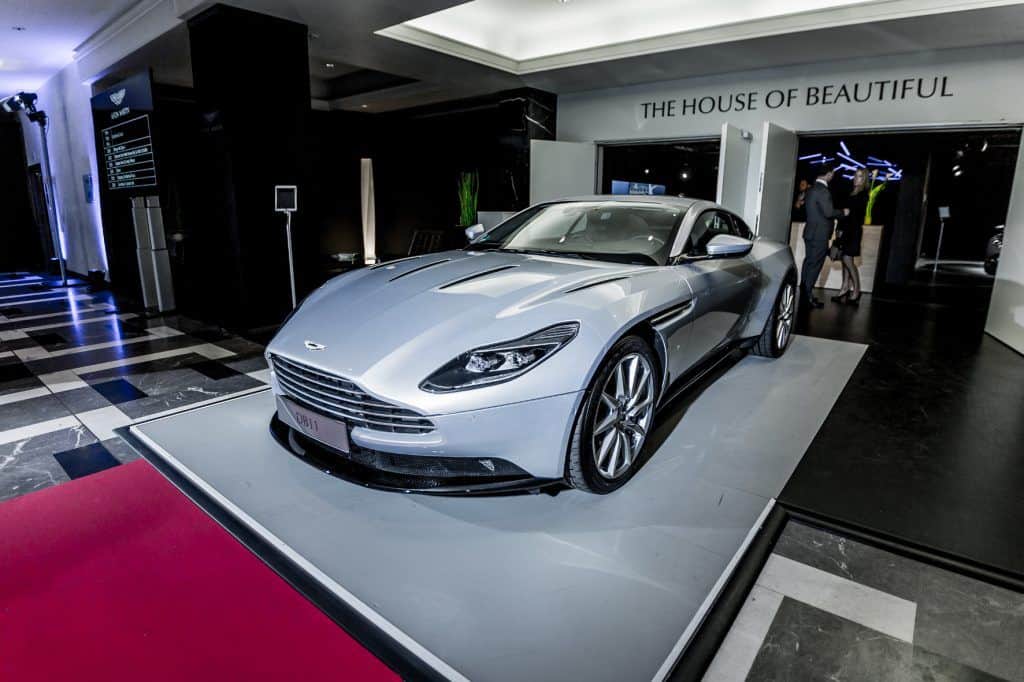 Aston Martin steht über der IAA 1 der-Autotester