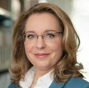 Per Quote zu mehr Elektroautos auf der Straße 1 mid Groß-Gerau - Der Verkehrssektor hat bisher keinen Beitrag zur Senkung der Treibhausgasemissionen geleistet, sagt Prof. Dr. Claudia Kemfert, Energie-Ökonomin und Gutachterin im SRU. © Oliver Betke