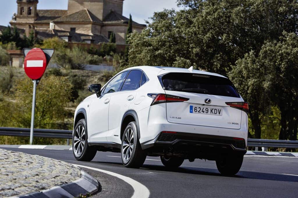 Lexus NX: Nur nicht groß anfassen 4 der-Autotester