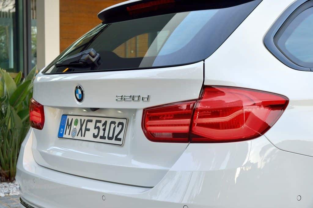 Acht-Gang-Steptronic serienmäßig in weiteren BMW 6 BMW 320d Touring.