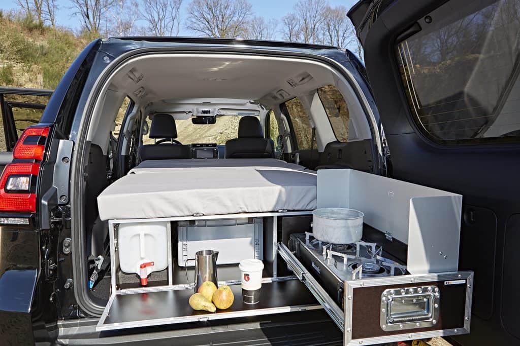 Dank Ququq campen im Toyota Land Cruiser 7 Toyota Land Cruiser mit Ququq-Flatbox.
