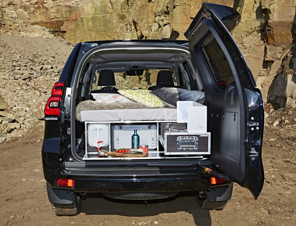 Dank Ququq campen im Toyota Land Cruiser 6 Toyota Land Cruiser mit Ququq-Flatbox.