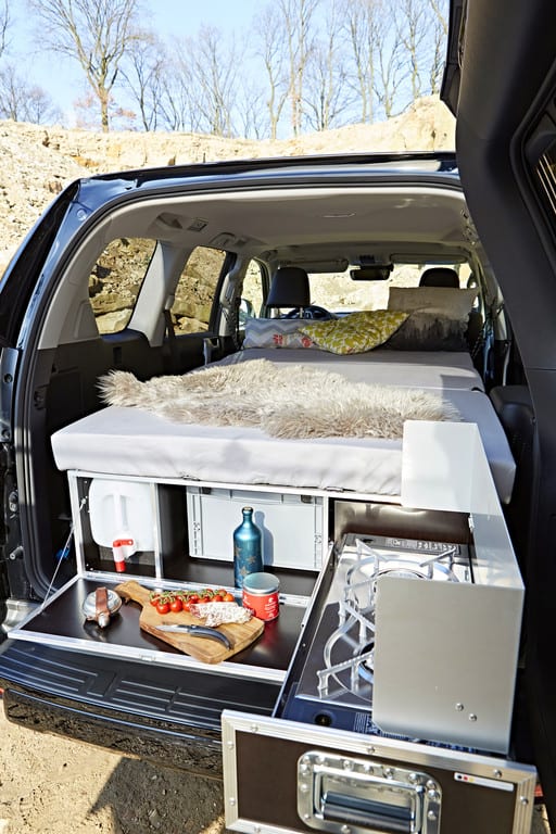 Dank Ququq campen im Toyota Land Cruiser 2 Toyota Land Cruiser mit Ququq-Flatbox.