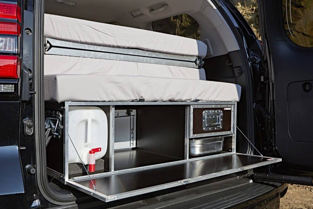 Dank Ququq campen im Toyota Land Cruiser 3 Toyota Land Cruiser mit Ququq-Flatbox.