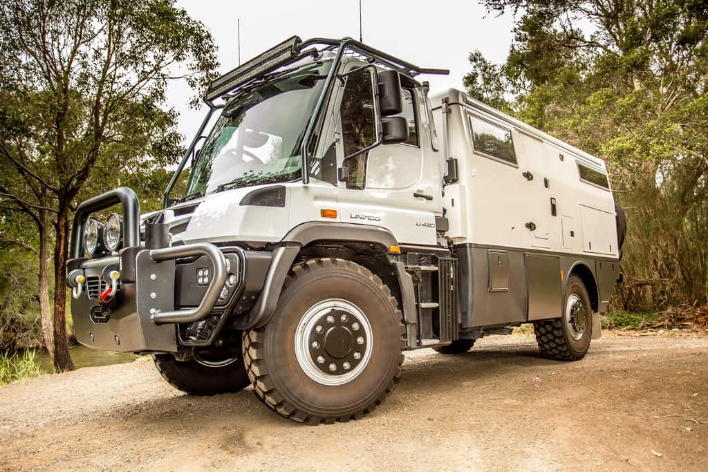 Deutsch-australische Reisekombi: Earthcruiser Explorer XPR 6 Earthcruiser Explorer XPR 440