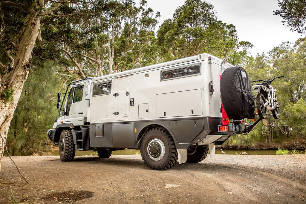 Deutsch-australische Reisekombi: Earthcruiser Explorer XPR 2 Earthcruiser Explorer XPR 440