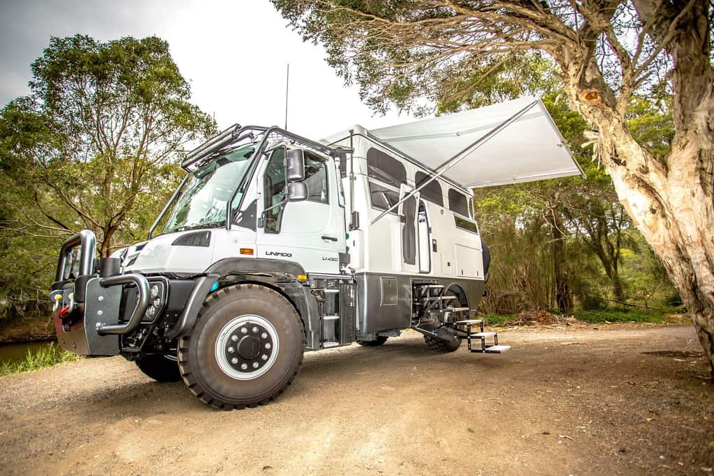 Deutsch-australische Reisekombi: Earthcruiser Explorer XPR 3 Earthcruiser Explorer XPR 440
