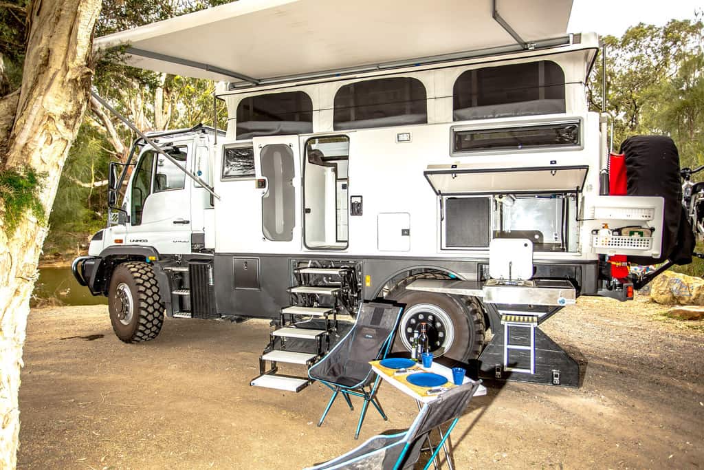 Deutsch-australische Reisekombi: Earthcruiser Explorer XPR 1 Earthcruiser Explorer XPR 440