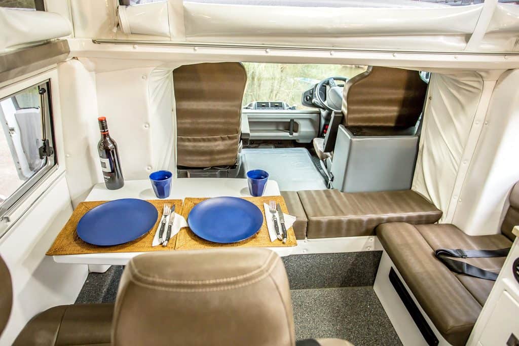 Deutsch-australische Reisekombi: Earthcruiser Explorer XPR 5 Earthcruiser Explorer XPR 440
