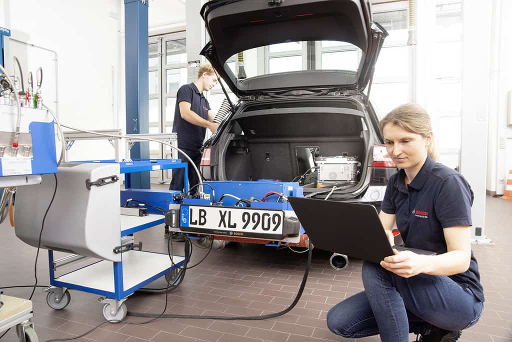 Technischer Durchbruch: Bosch löst das Dieselproblem 1 Bosch hat eine kostengünstige Technik entwickelt, mit der Dieselmotoren die aktuellen und ab 2020 gültigen Grenzwerte für Stickoxidemissionen deutlich unterschreiten.
