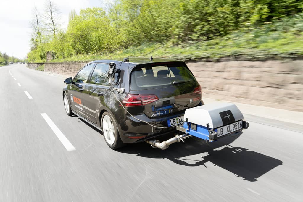 Technischer Durchbruch: Bosch löst das Dieselproblem 3 Bosch hat eine kostengünstige Technik entwickelt, mit der Dieselmotoren die aktuellen und ab 2020 gültigen Grenzwerte für Stickoxidemissionen deutlich unterschreiten.