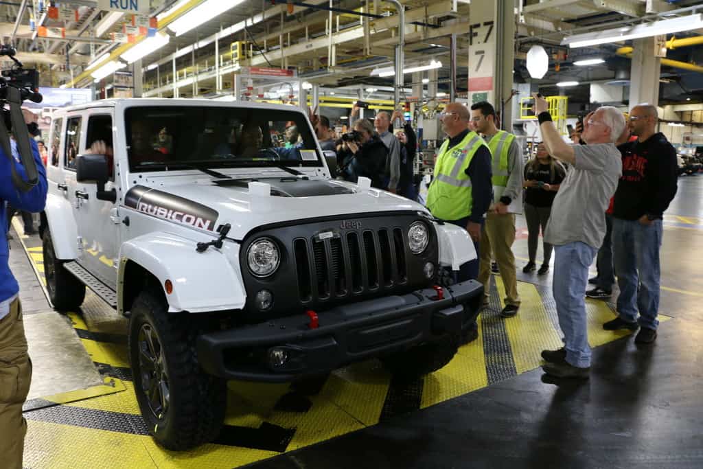 Der letzte Jeep Wrangler verlässt das Werk Toledo Süd 5 Der letzte Jeep Wrangler der Modellgeneration JK.