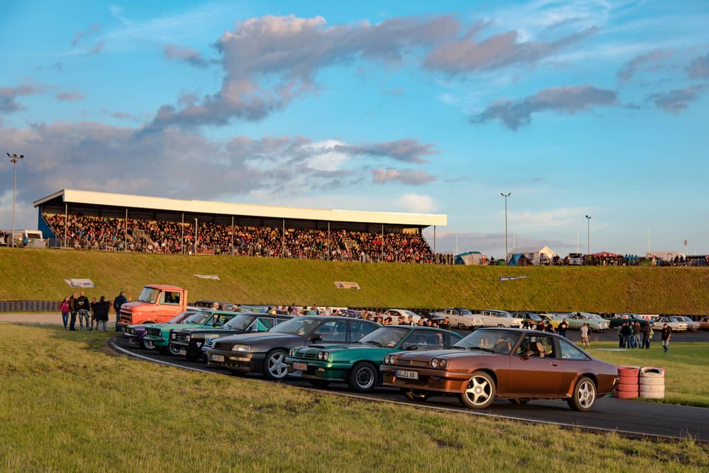 Aus Oschersleben wird Opelsleben 1 Opel-Treffen in Oschersleben