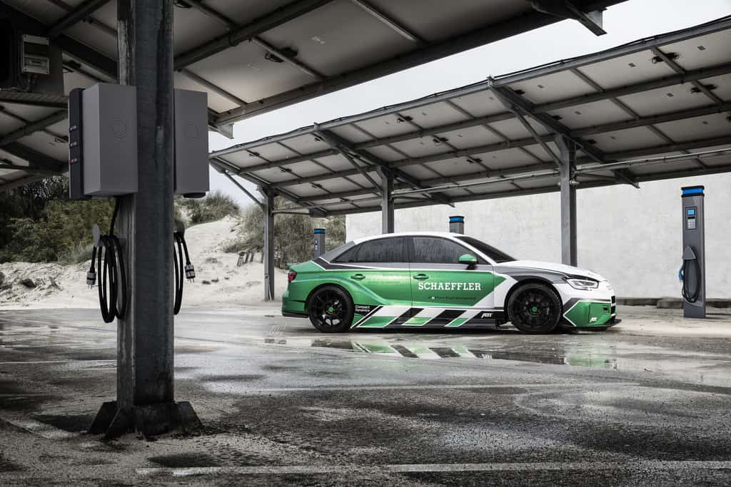 Schaeffler packt vier Formel-E-Motoren in einen Audi A3 4 Schaeffler 4 e-Performance