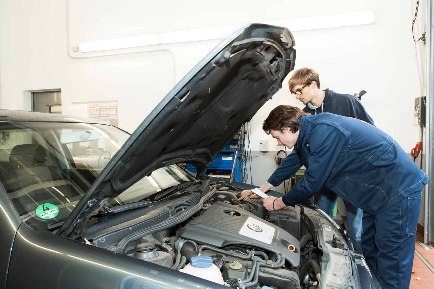 Fahranfänger noch vor dem Auto-Kauf zum TÜV 3 der-Autotester