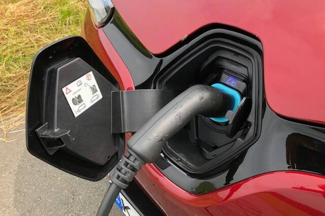 Renault baut Ladeinfrastruktur mit Total und Jedlix aus 5 der-Autotester