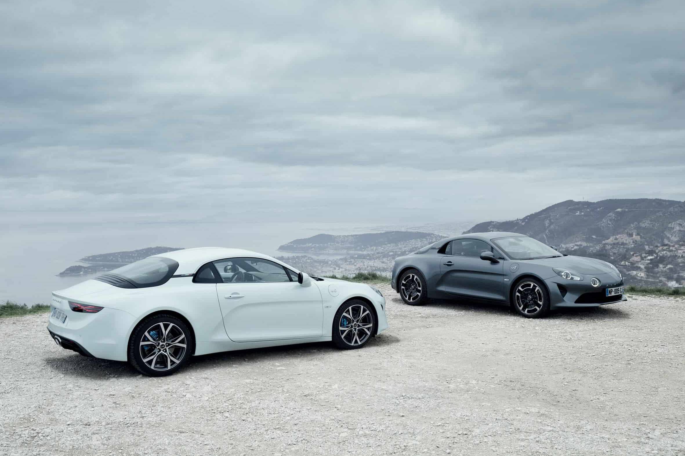 Alpine A110 in zwei neuen Ausführungen 7 Alpine A110 Pure und Légende (r.).