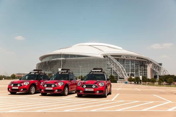 Im MINI Countryman auf der Panamericana quer durch Kolumbien bis nach Ecuador 2 Drei MINI Cooper SE Countryman ALL4 begeben sich auf Panamericana Abenteuer.