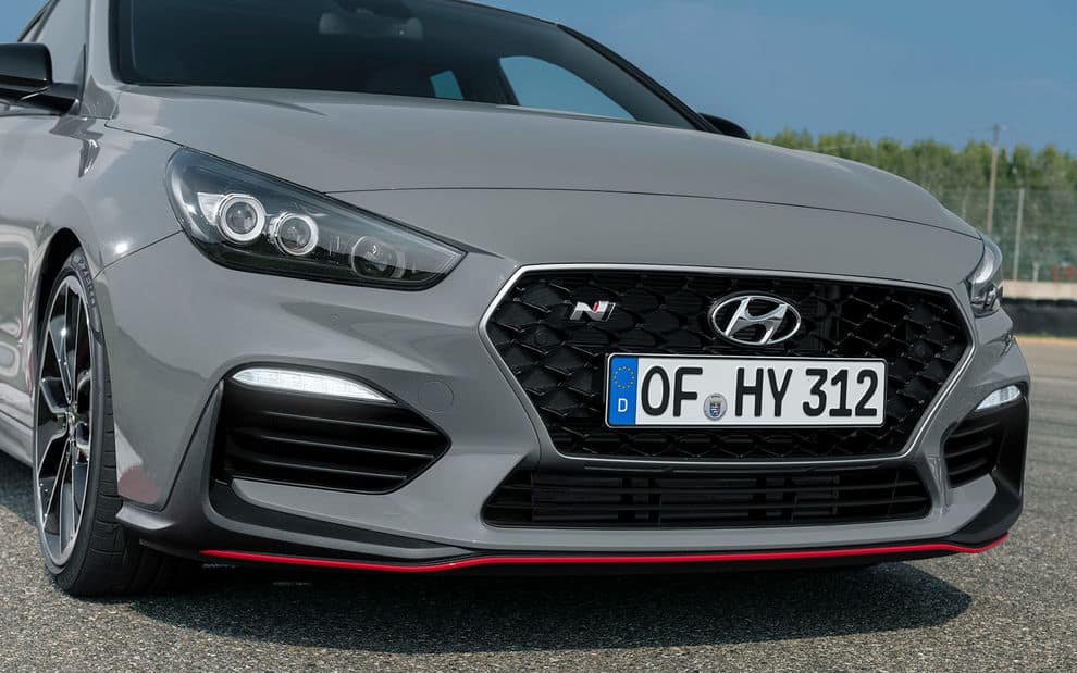 Hyundai i30 Fastback N fährt in Paris vor 6 der-Autotester