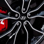 Hyundai i30 Fastback N fährt in Paris vor 4 der-Autotester