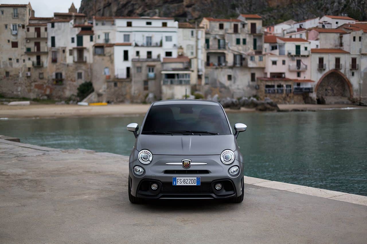 Neue Abarth 595 Modelle auf der Targa Florio 9 der-Autotester