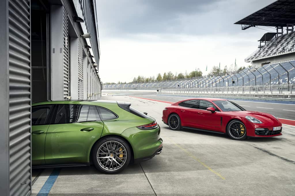 Porsche Panamera GTS bekommt 20 PS und 100 Nm mehr 4 Porsche Panamera GTS und GTS Sport Turismo (l.).