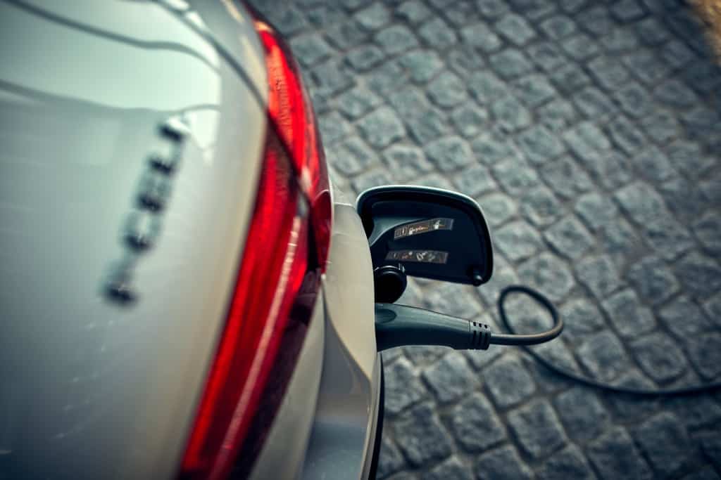 Mercedes-Benz GLC F-CELL „tankt“ außer Strom auch Wasserstoff 2 Mercedes-Benz GLC F-CELL
