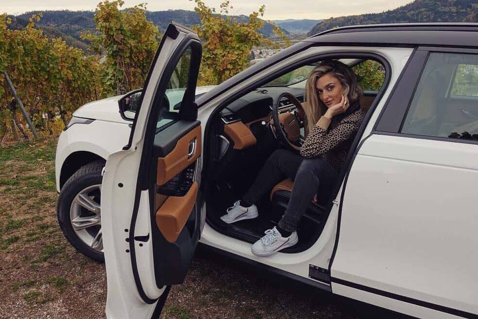 Range Rover Velar - Der Beau unter den sportlichen SUVs 15 Range Rover Velar SE, Nina Weizenecker