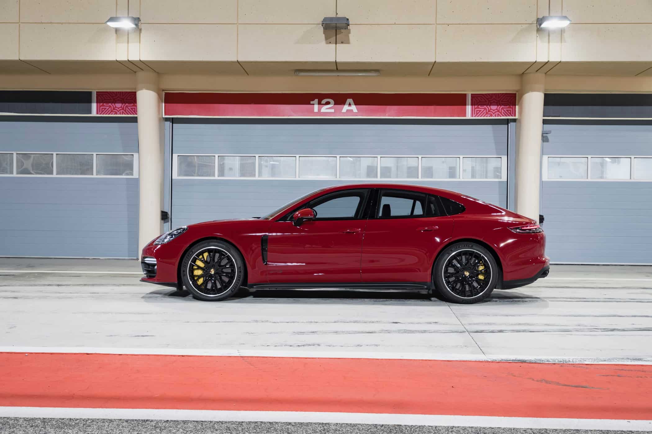 Porsche Panamera GTS - Sportwagen und Luxusgefährt für die Familie 6 Porsche Panamera GTS, Limousine