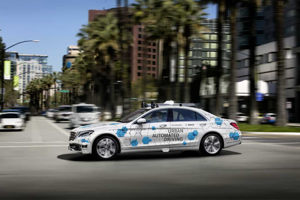 Daimler und Bosch wollen fahrerloser Mitfahrservice testen 3 Daimler und Bosch wollen mit der Mercedes-Benz S-Klasse im kalifornischen San José einen vollautomatisierten und fahrerlosen Mitfahrservice testen.