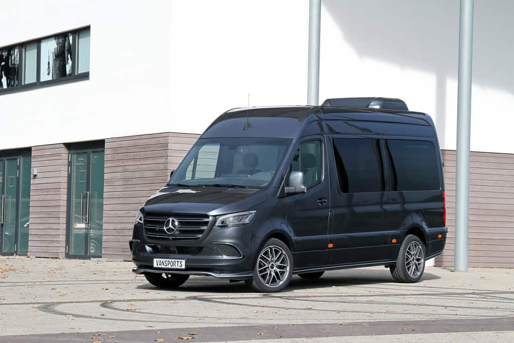Vansports macht den Sprinter schön 2 Mercedes-Benz Sprinter mit Bodykit und Leichtmetallrädern von Vansports.