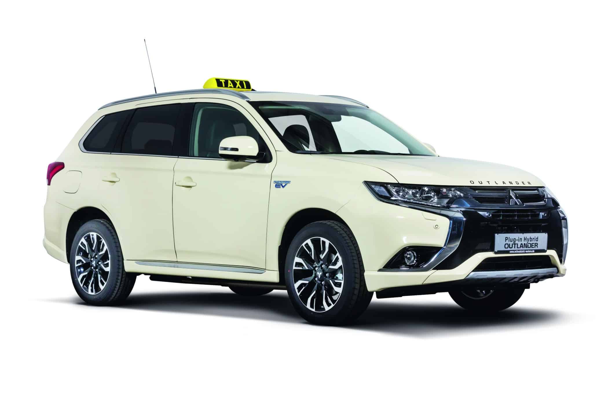 Mitsubishi Outlander Plug-in Hybrid will Taxis erobern 10 Mitsubishi Plug-in Hybrid Outlander