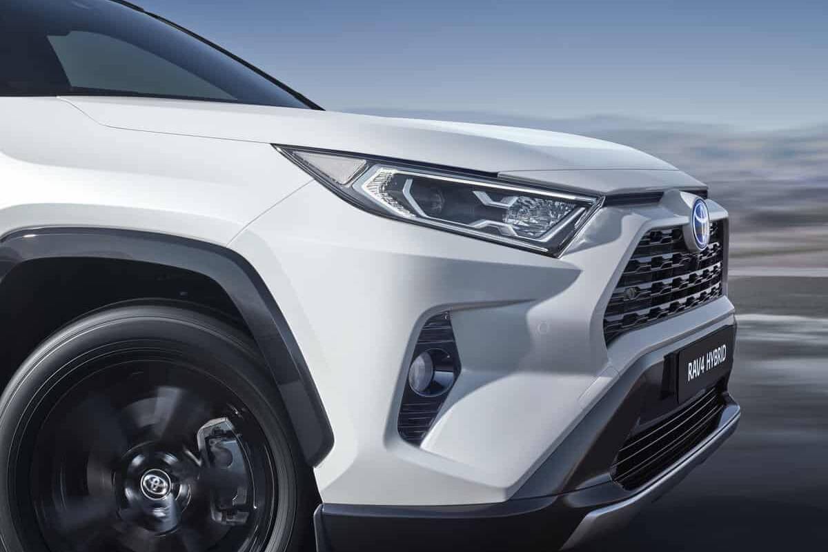 Der neue Toyota RAV4 Hybrid auf dem Weg zum Händler 19 der-Autotester