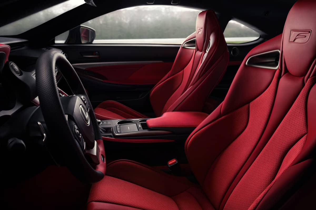 Lexus RC F und die neue RC F Track Edition fahren in Detroit vor 9 Lexus RC F