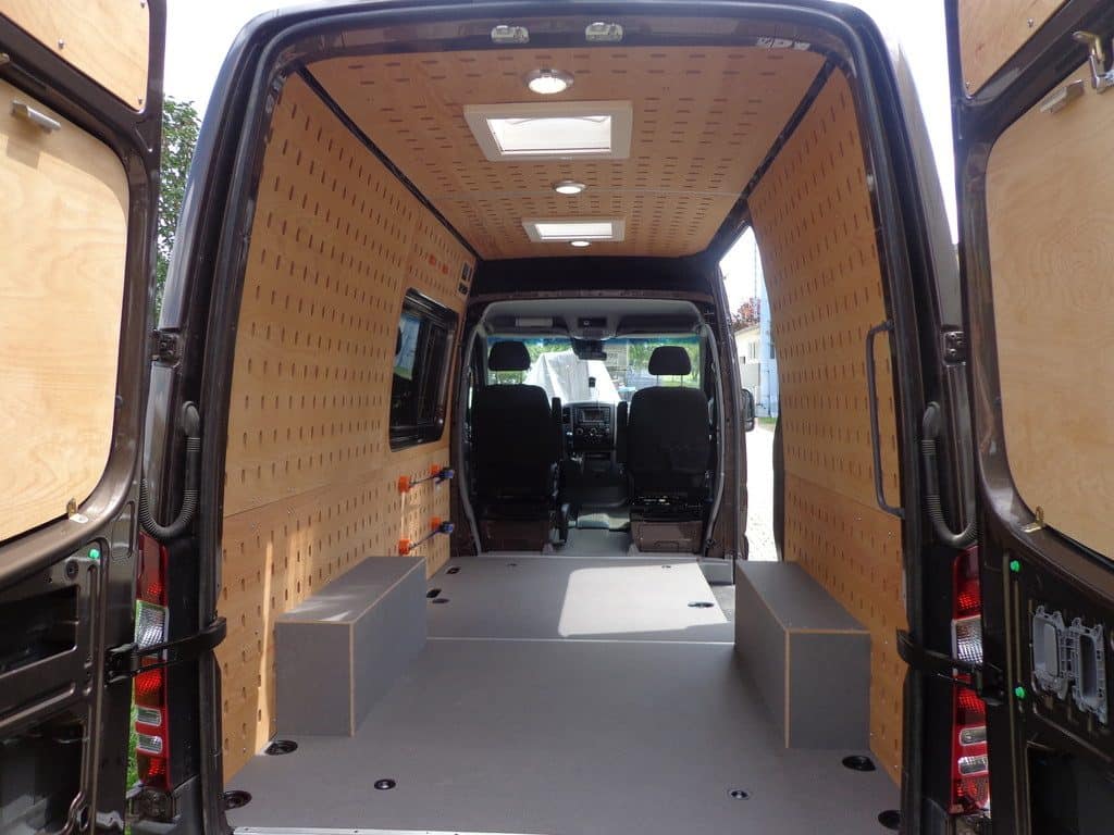 CMT 2019: Multifunktionaler Campingbus auf MAN-Basis 2 MAN TGE Cargo-Camper Mountain.