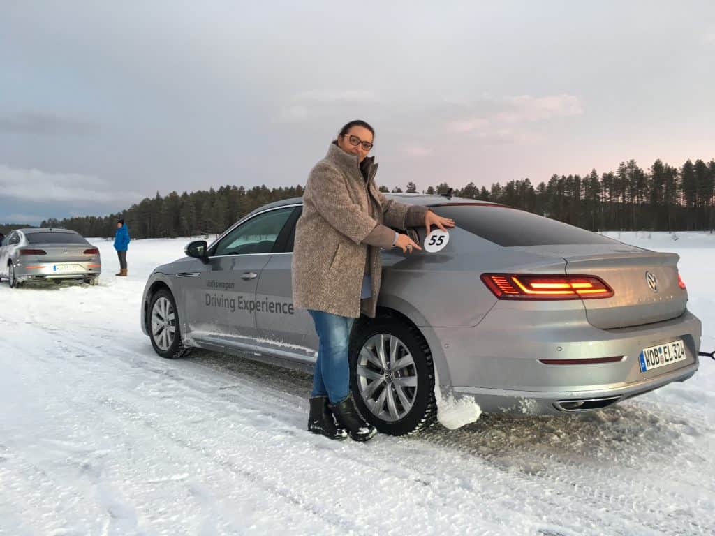 Darf ich bitten: Ein Tänzchen mit dem Arteon auf dem Eis 4 der-Autotester