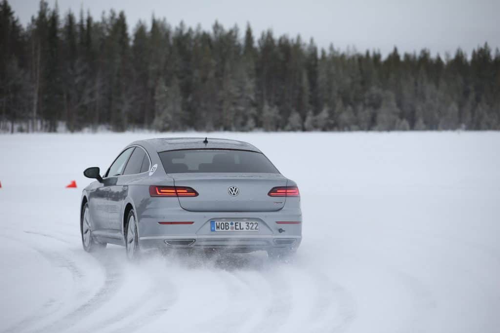 Darf ich bitten: Ein Tänzchen mit dem Arteon auf dem Eis 19 Driften mit Arteon in Arvidsjaur