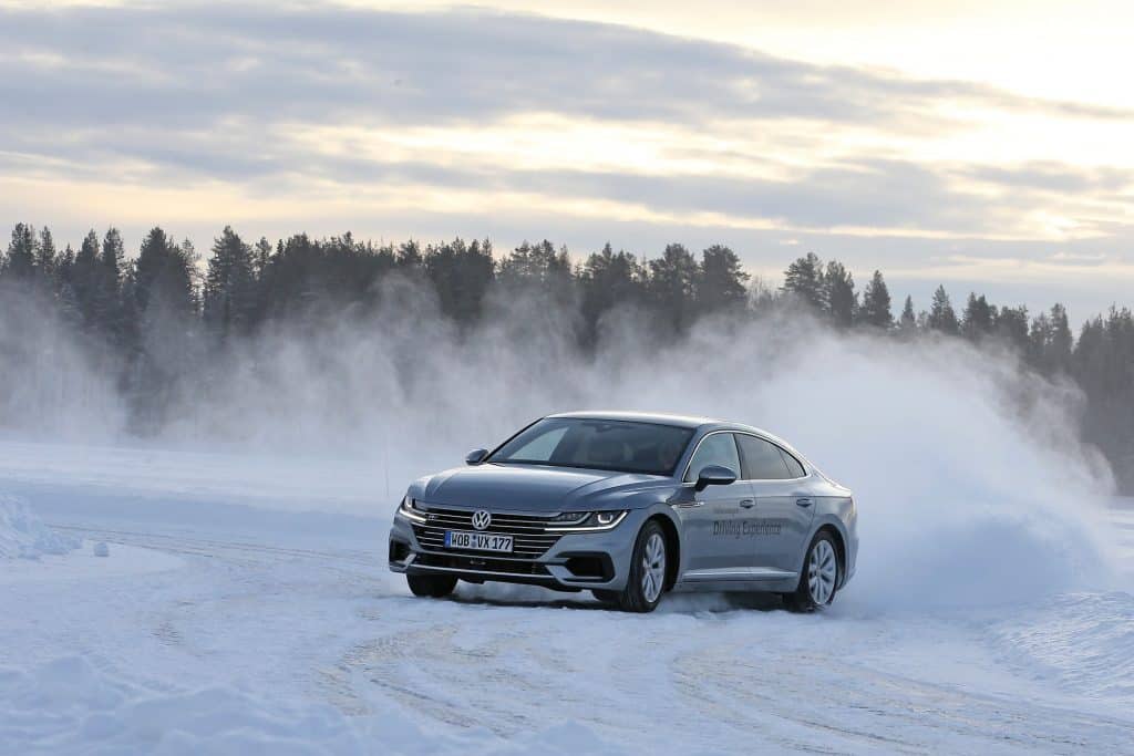 Darf ich bitten: Ein Tänzchen mit dem Arteon auf dem Eis 8 Driften mit Arteon in arvidsjaur
