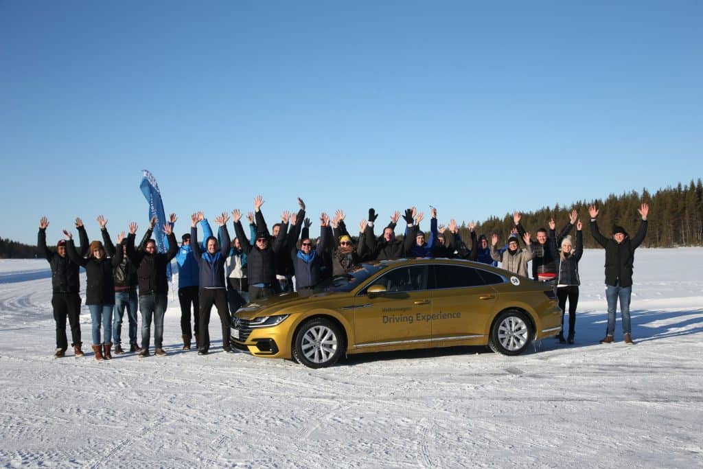 Darf ich bitten: Ein Tänzchen mit dem Arteon auf dem Eis 15 Driften mit Arteon in Arvidsjaur