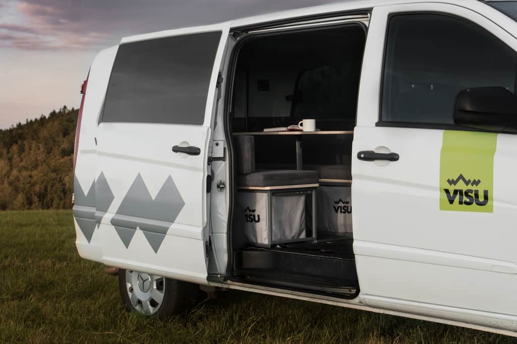 Visu Sitka verwandelt für 2500 Euro den Kleinbus in einen Camper 3 Visu Sitka
