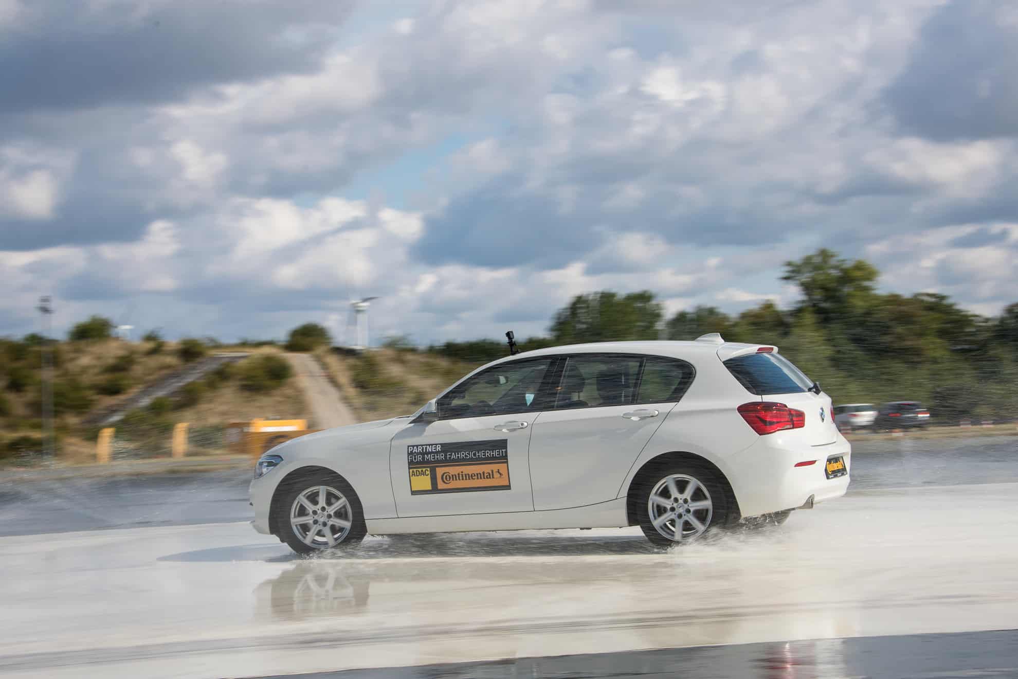 Der ADAC sucht den Fahrsicherheitsprofi 2019 39 Rüttelplatten-Prüfung beim