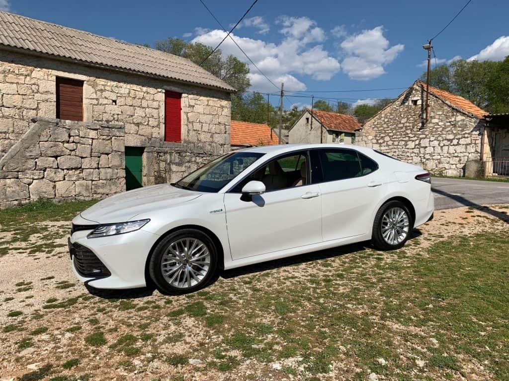 Toyota legt den Camry neu auf: Mittelklasse-Limousine für Preissensible 1 Toyota Camry