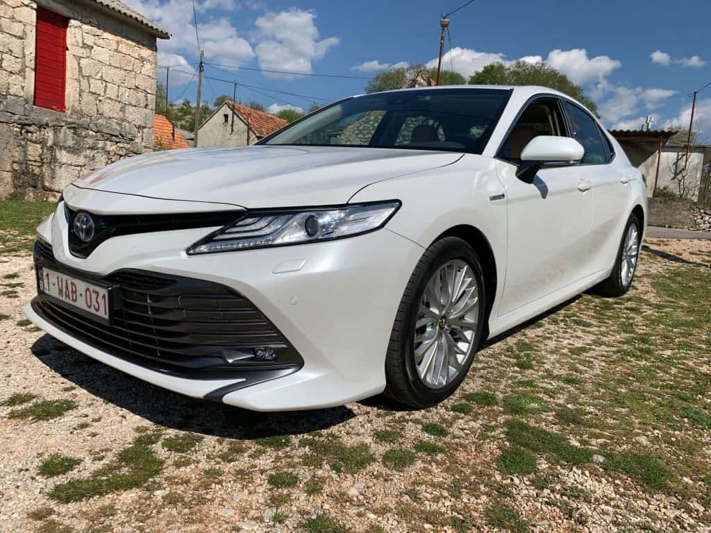 Toyota legt den Camry neu auf: Mittelklasse-Limousine für Preissensible 19 Toyota Camry