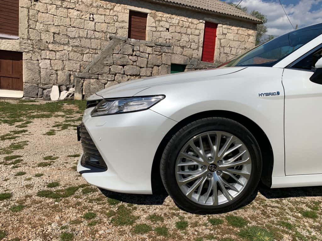 Toyota legt den Camry neu auf: Mittelklasse-Limousine für Preissensible 18 Toyota Camry