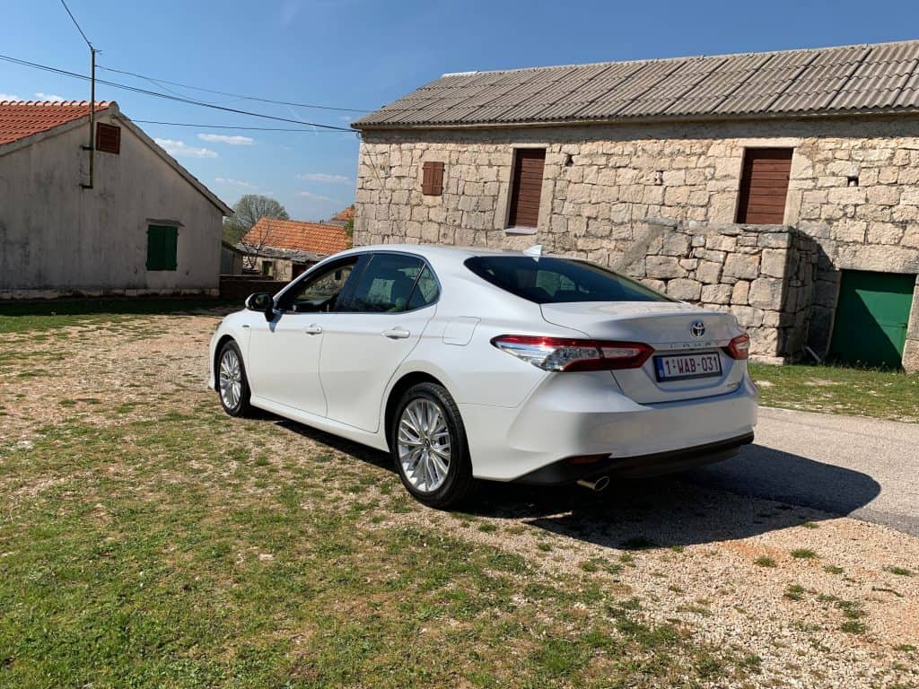 Toyota legt den Camry neu auf: Mittelklasse-Limousine für Preissensible 2 Toyota Camry