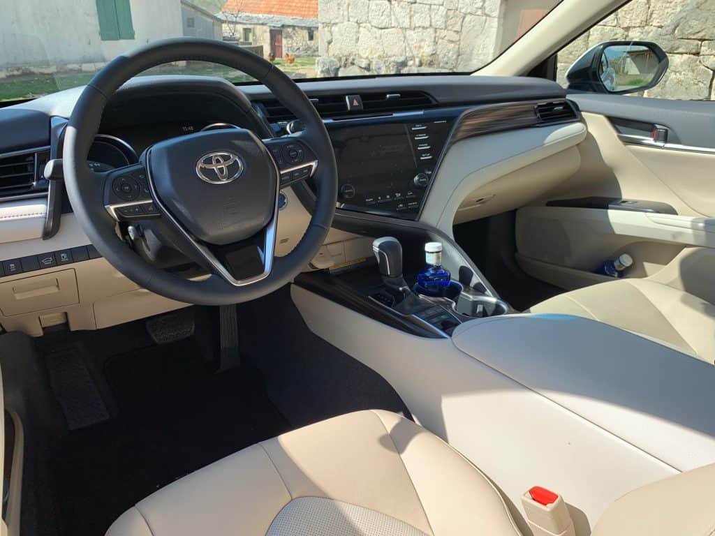 Toyota legt den Camry neu auf: Mittelklasse-Limousine für Preissensible 5 Toyota Camry