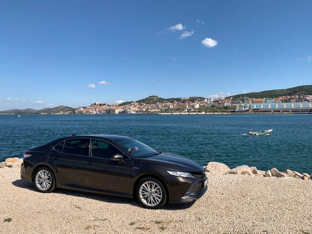 Toyota legt den Camry neu auf: Mittelklasse-Limousine für Preissensible 8 Toyota Camry