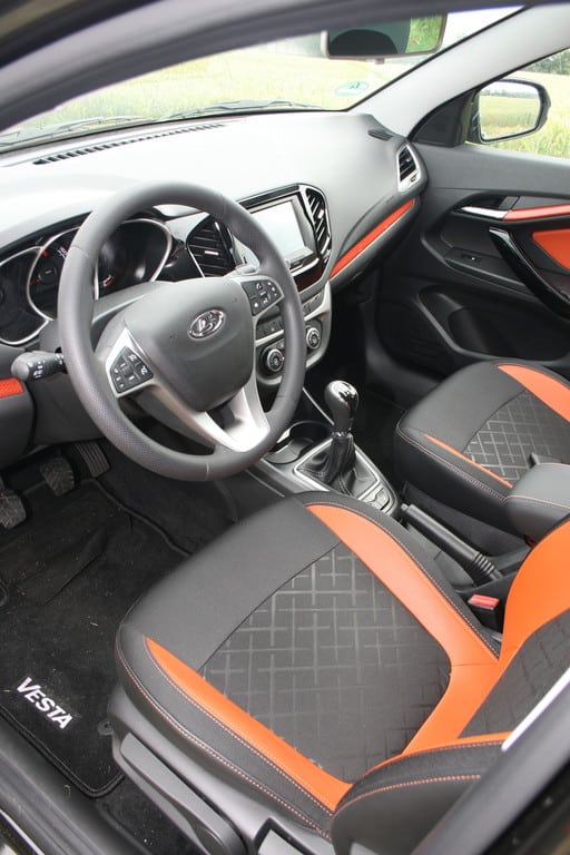 Lada kündigt Lieferverträge für Europa 1 Lada Vesta SW Cross.